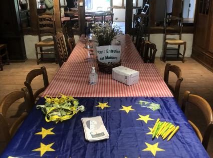 Drapeau européen en intérieur à Bouricos